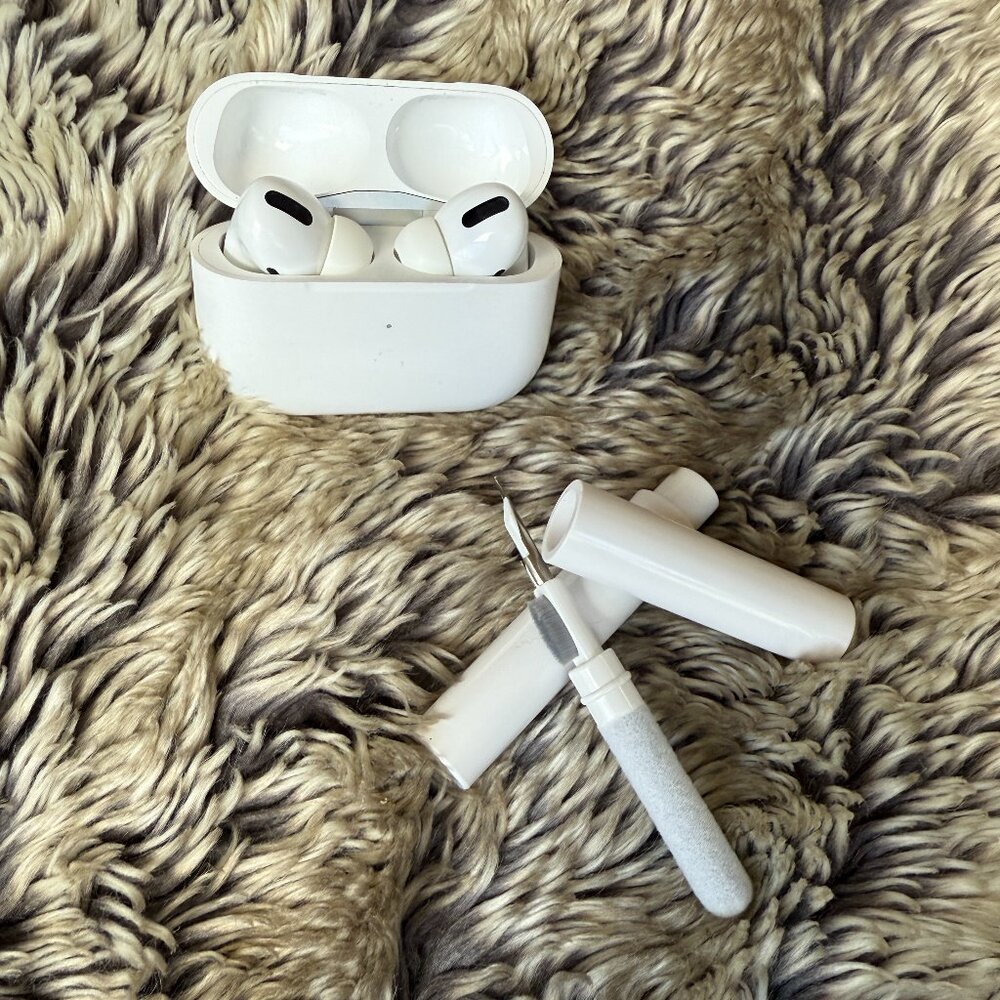 ❌ SOLD ❌ Apple AirPods Pro (1st generation) with a MagSafe Charging Case.